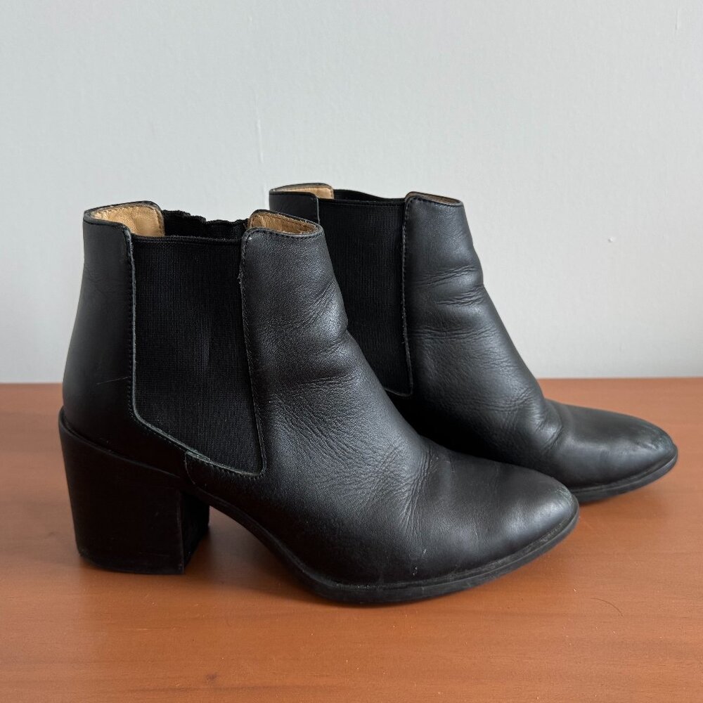 Nisolo Heeled Chelsea Boot Black, Size 7